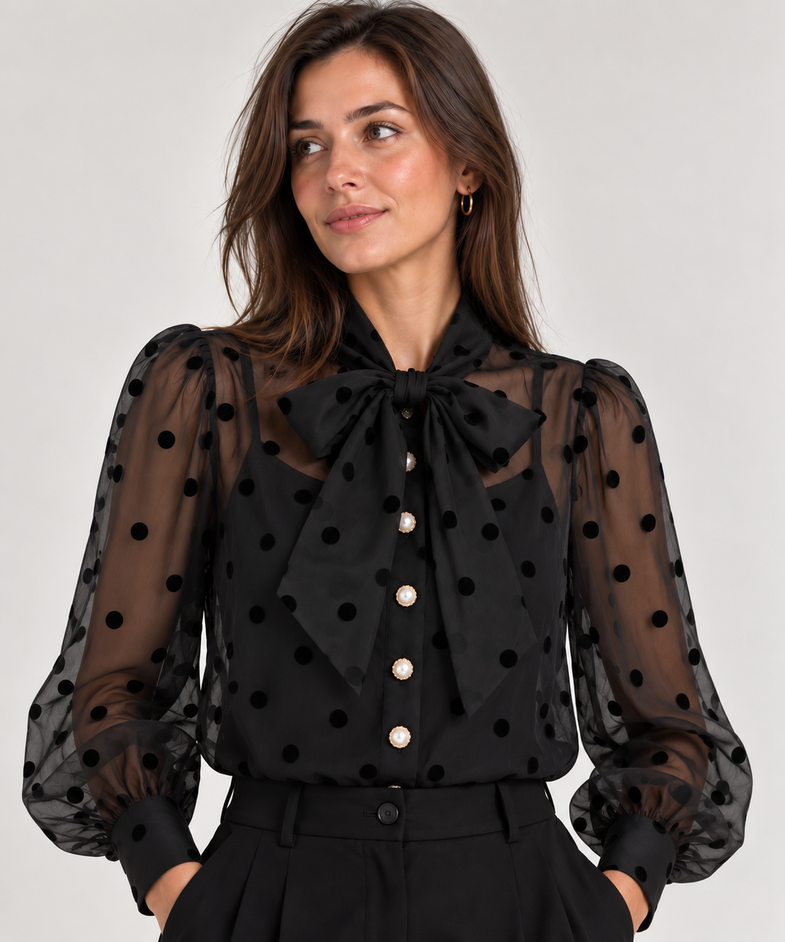 Prosojna bluza s pikami